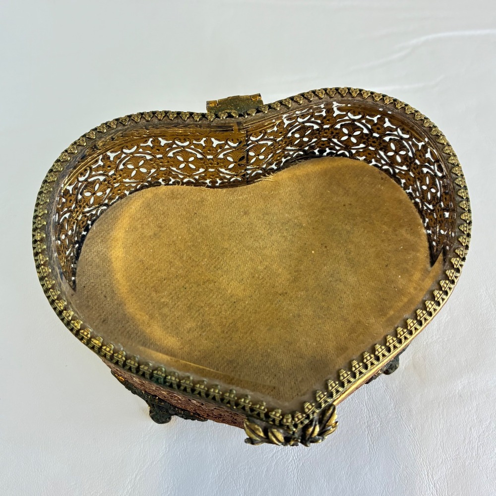 Vintage Gold Tone Heart Shaped Jewelry Box Ormolu Filigree Glass Lid Footed - Picture 3 of 16